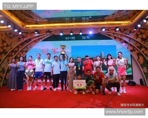 足球巨星签约盛典现场专属拍照揭幕大合影震撼亮相